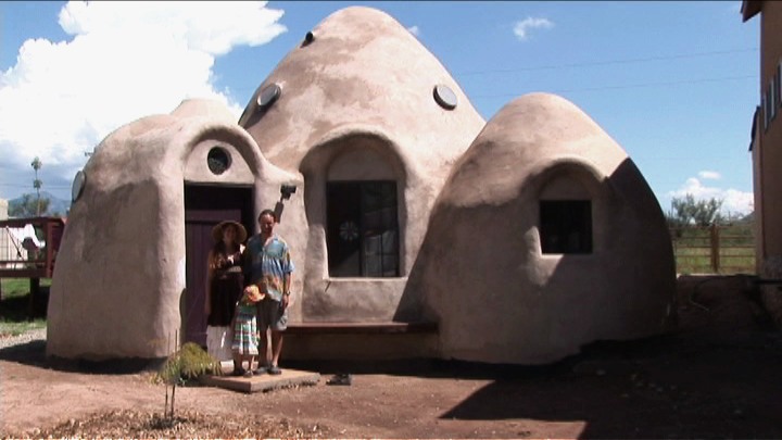 Building with Papercrete at Avalon Organic Gardens